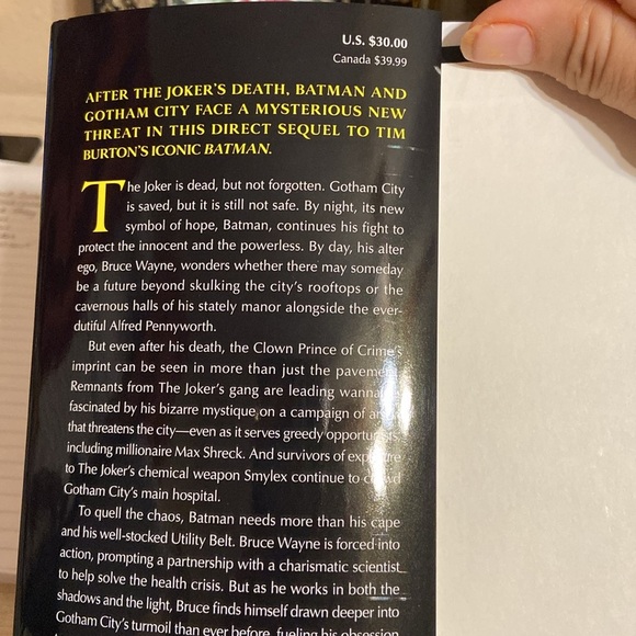 🦇Batman Resurrection DC book like new condition 🦇 - Picture 3 of 4